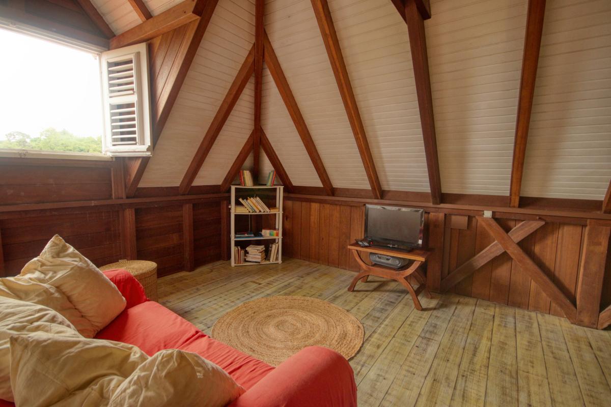 27 Villa rivière salée Martinique mezzanine espace salon